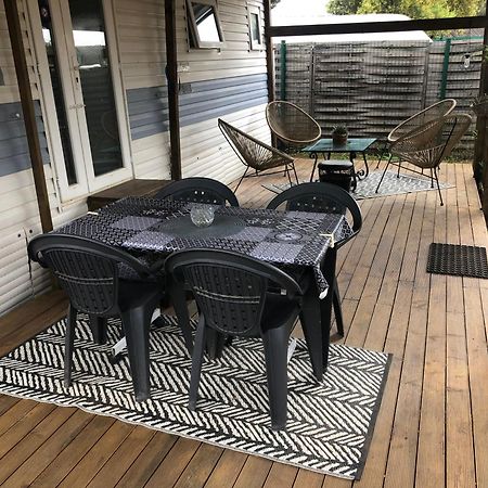 Mobilhome A Frejus A 15 Minute De La Mer Sur Terrain Independant Екстериор снимка