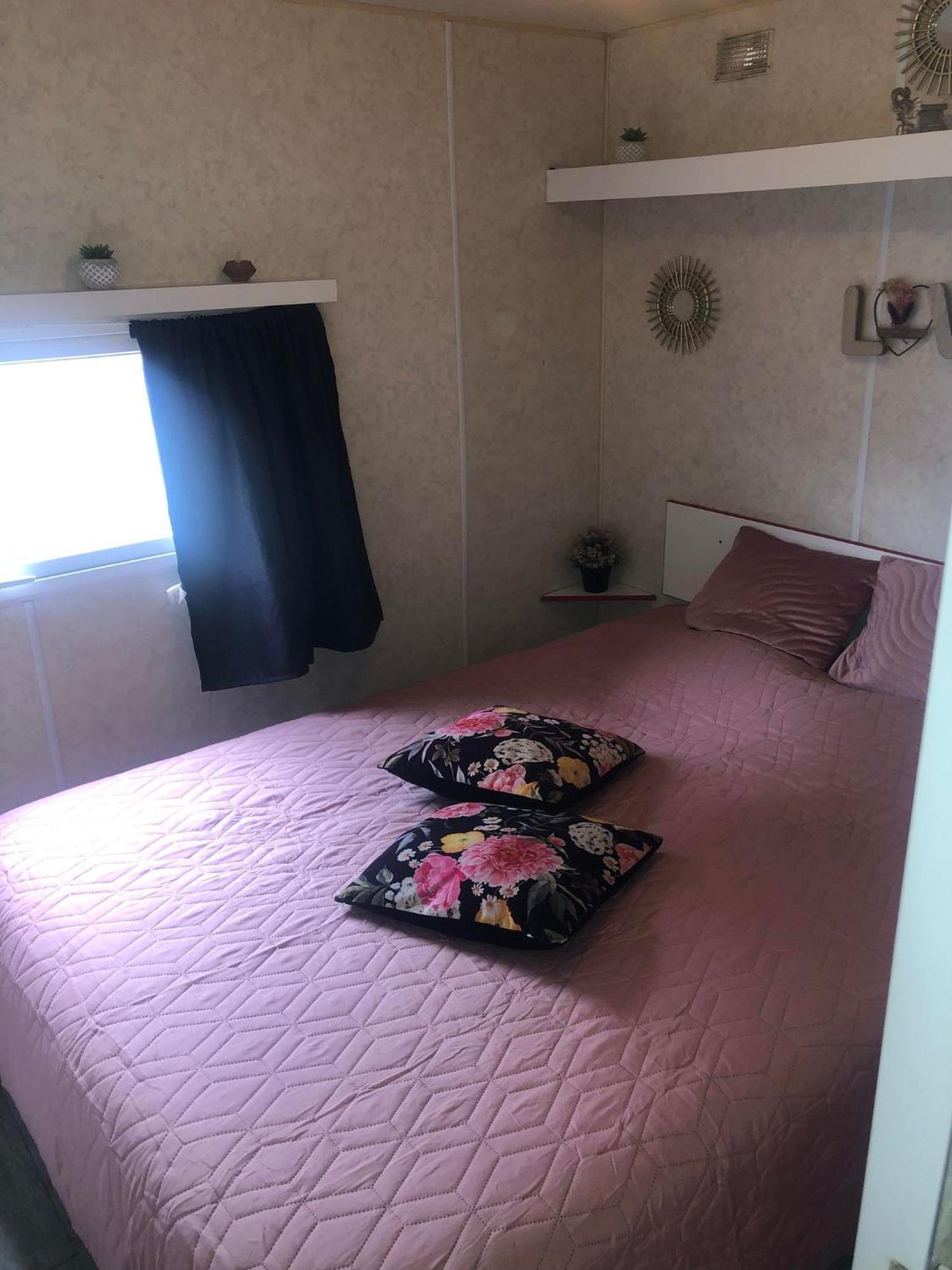 Mobilhome A Frejus A 15 Minute De La Mer Sur Terrain Independant Екстериор снимка