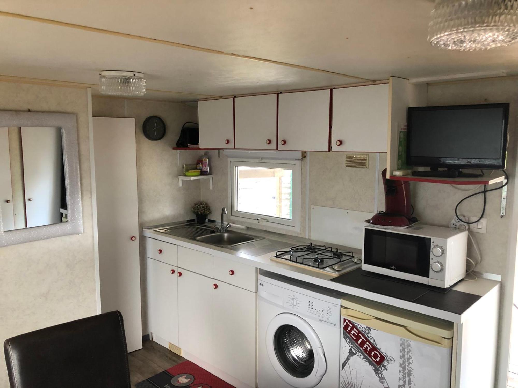 Mobilhome A Frejus A 15 Minute De La Mer Sur Terrain Independant Екстериор снимка