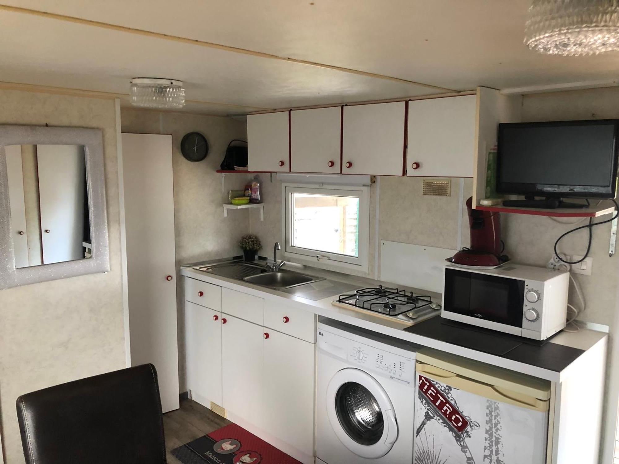 Mobilhome A Frejus A 15 Minute De La Mer Sur Terrain Independant Екстериор снимка